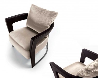 Кресло с кожаными подлокотниками Longhi Agatha