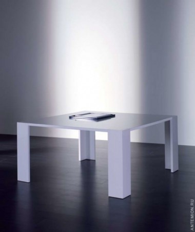 Белый лакированный квадратный стол от Meridiaini