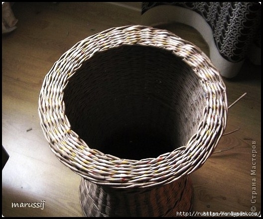 Столик со стеклом из газетных трубочек. ПЛЕТЕНИЕ (6) (528x441, 163Kb)