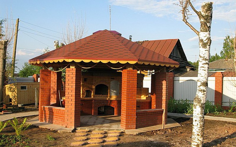 Строительство закрытой летней кухни на даче