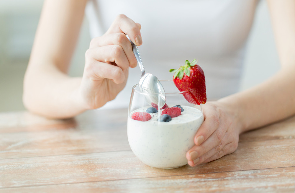 Мастер-класс как приготовить йогурт в домашних условиях – Йогурт с ягодами