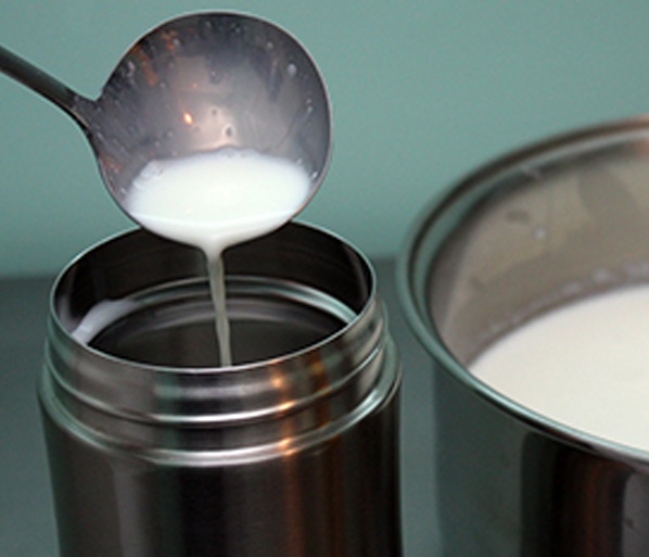 Мастер-класс как приготовить йогурт в домашних условиях – Переливание молока в термос