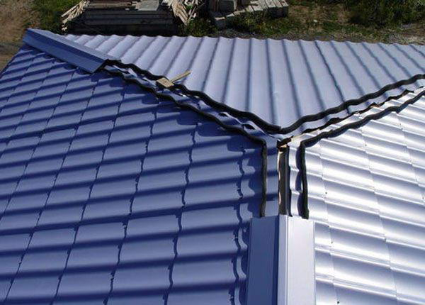 Вальмовая крыша из металлочерепицы: угол наклона, обрешетка, как монтируется