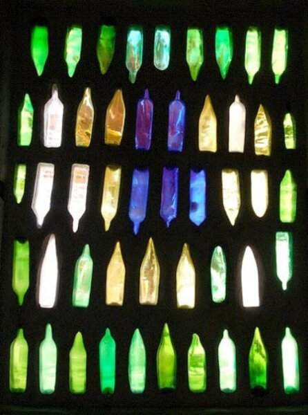 glass-bottle-wall-kawakawa-new-zealand-public-toilet