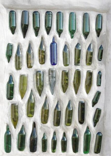 glass-bottle-wall-kawakawa-nz-public-toilet