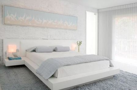 Белая спальня в интерьере