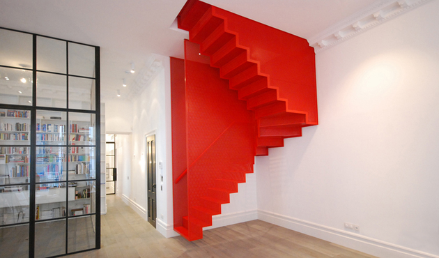 unusual-unique-staircase-modern-home-diapo-red-2.JPG