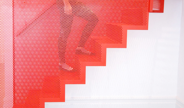 unusual-unique-staircase-modern-home-diapo-red.jpg