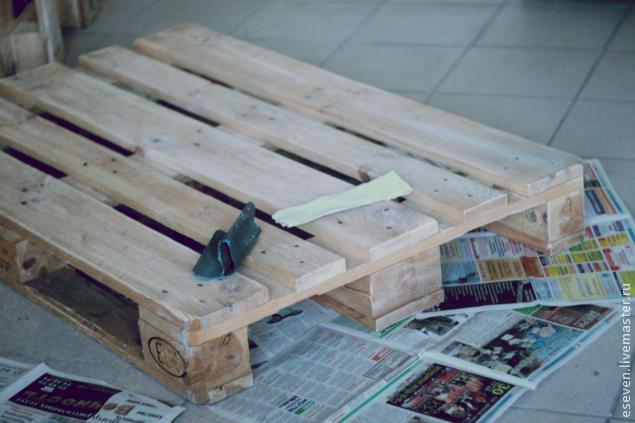 Как сделать диван-трансформер из деревянных палет, фото № 3