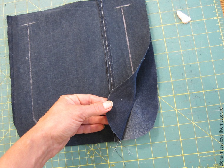 Шьем джинсовую сумку с клапаном, декорированным лоскутным блоком 