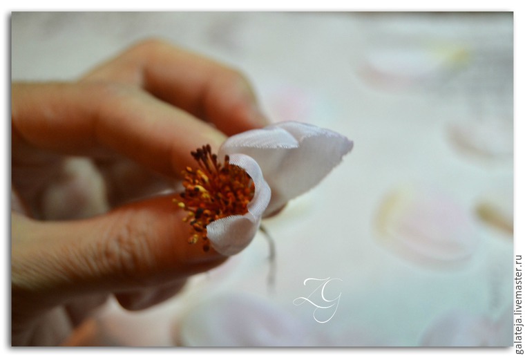 Создаем брошь-розу из шелка «Маркиза», фото № 15