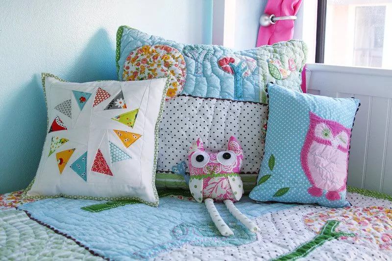 Декоративные подушки для создания уюта в детской комнате идеи для творческих мам, фото № 21