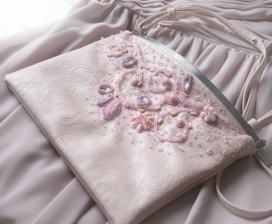 Декорируем готовую дамскую сумочку вышивкой бисером и камнями, фото № 18