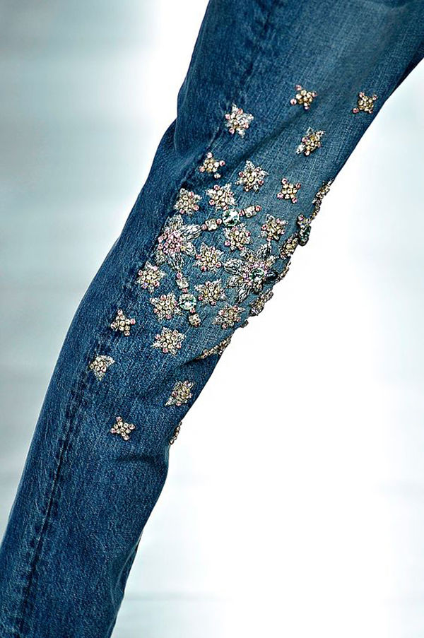Разнообразный декор джинсов: вышивка, роспись, кружево, фото № 20