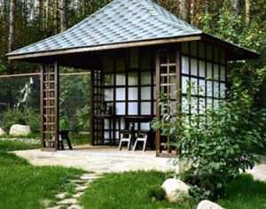 Беседка в японском стиле будет являться главным украшением ландшафта Вашего загородного участка и излюбленным местом отдыха всех домочадцев