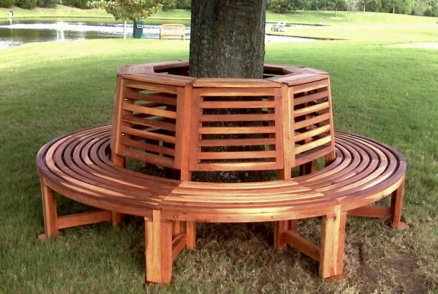 Скамьи вокруг деревьев круглой формы – вариант для вашего участка: круглая скамья из красного дерева