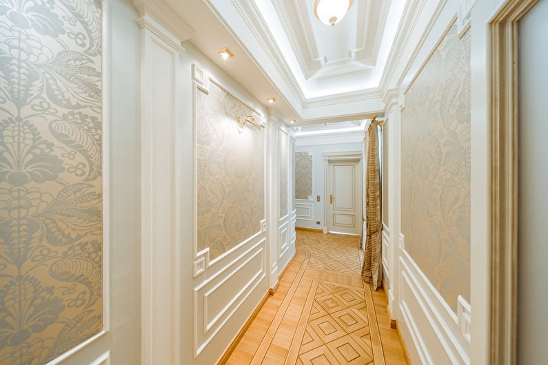 классический коридор с потолком из гипсокартона