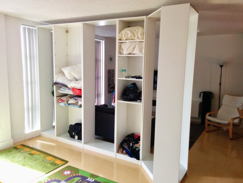 Удобный шкаф для маленькой квартиры