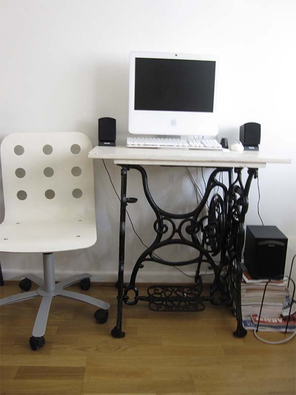 Компьютерный стол из швейной машины