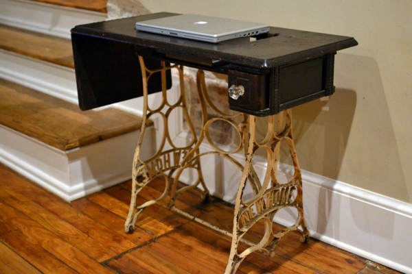 Стол для ноутбука из швейной машины