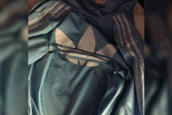 Какого цвета куртка Adidas: В социальных сетях разразился новый спор