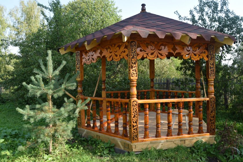 Резная беседка