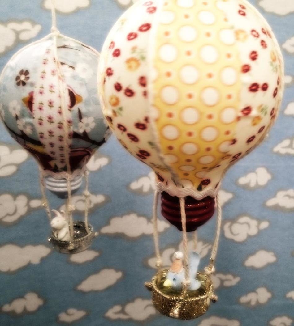 Идеи декора новогоднних шаров из лампочек, пример 3