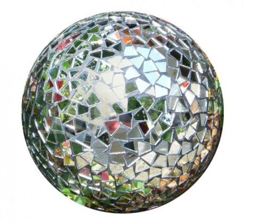 Идеи декора новогоднних шаров из дисков, пример 14