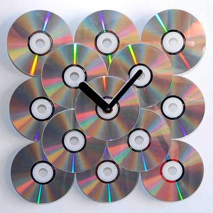 Как сделать украшения из дисков для дома и дачи