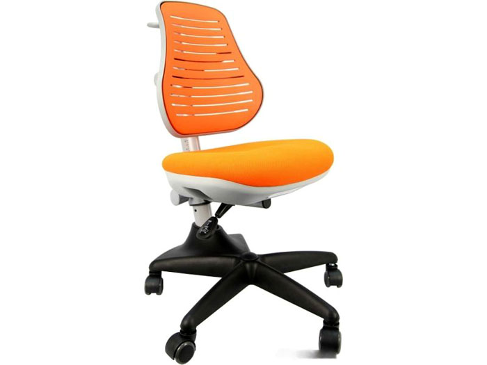 Очень удобными считаются ортопедические кресла с перфорированной спинкой