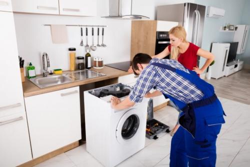 Где лучше установить стиральную машину на кухне или в ванной. Стиральная машина на кухне. Стиральная машина в ванной комнате 06