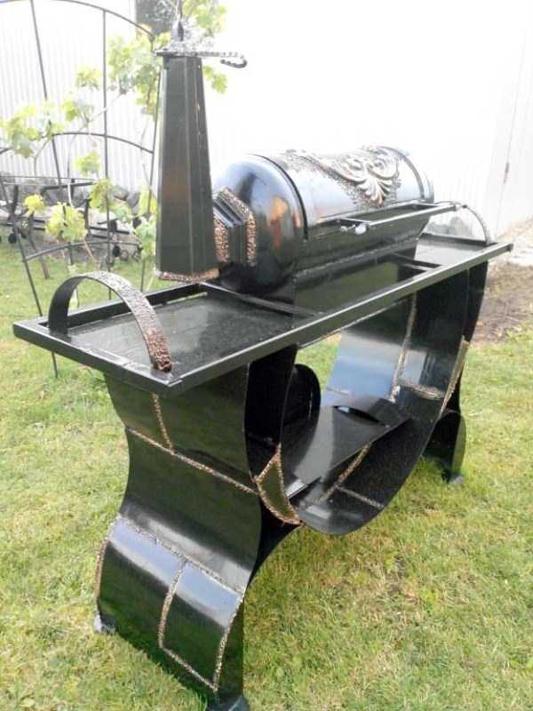 Outdoor large BBQ Pit with open grill & smoker door