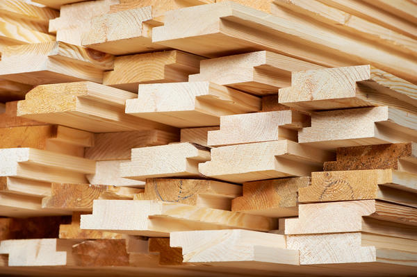 Набор древесных пиломатериалов для строительства