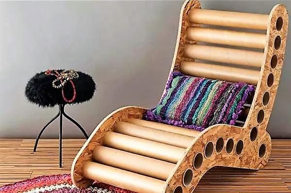Шезлонг из картонных втулок. Фото с сайта coivisainspiratuhogar.com