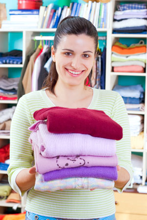 Как навести порядок в шкафу с одеждой: 8 правил для уборки и шопинга