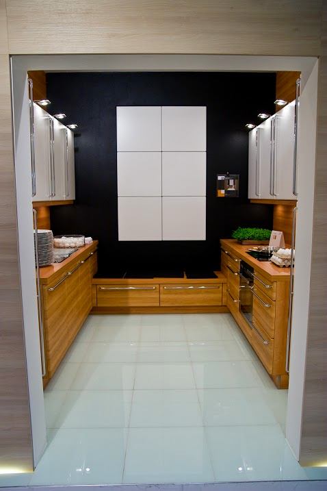 Кухонный стеллаж с дверью-роллетой