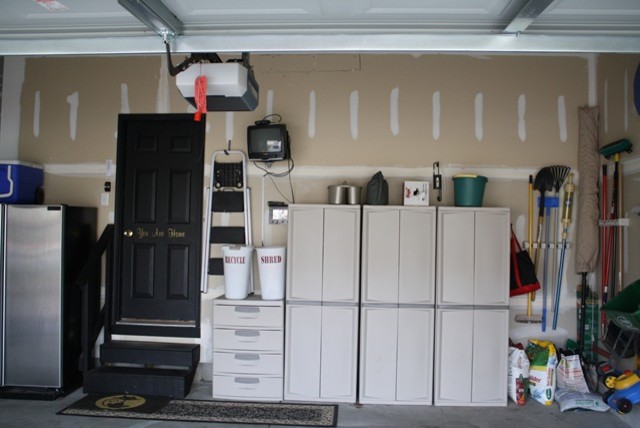 Шкафы и ящики в гараже