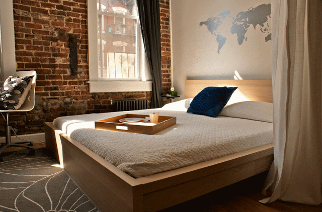 Современный дизайн спальни с кроватью-платформой. Фото 25