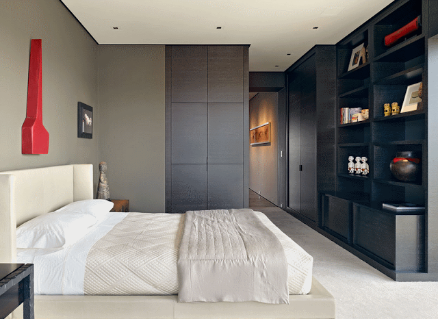 Современный дизайн спальни с кроватью-платформой. Фото 28