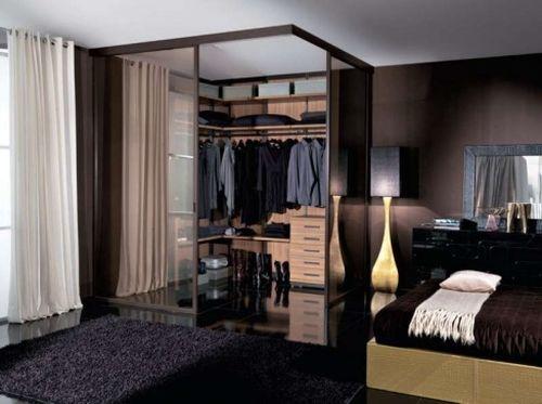 Гардеробная в спальной комнате – это возможность сделать свободное пространство более функциональным