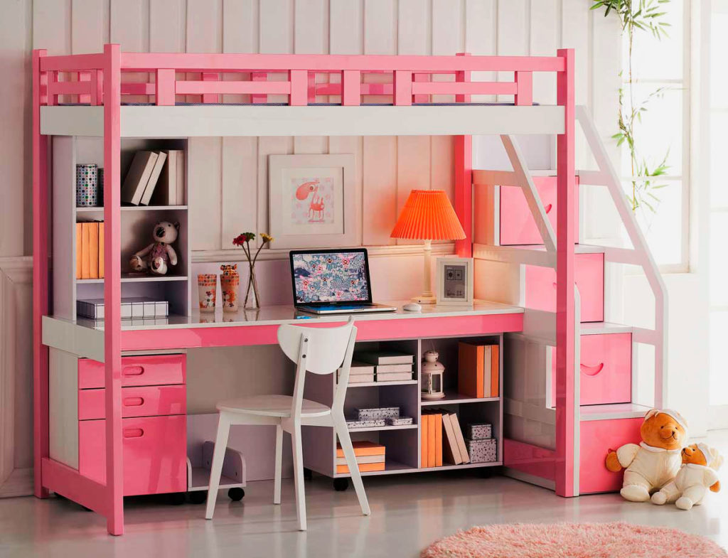 Розовая кровать-чердак для девочки со столом и тумбами внизу