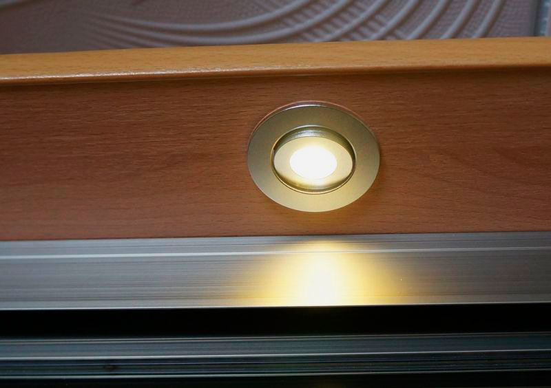 Фото галогенового светильника для шкафа