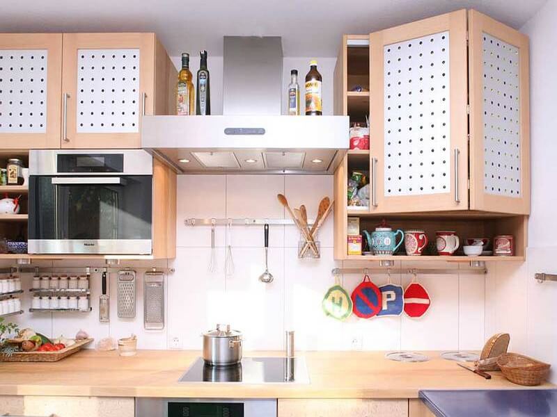 Фото навесных кухонных шкафов с рамочными вентилируемыми фасадами