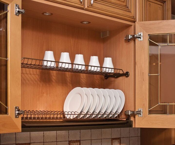 Кухонный навесной шкаф для посуды с распашным стеклянным фасадом