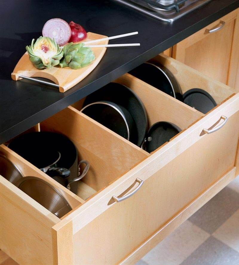 Фото выдвижного ящика под сковородки