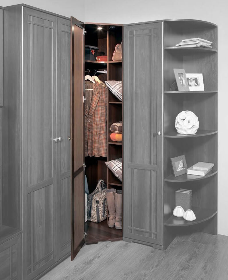 Угловой шкаф с распашными дверями для спальни