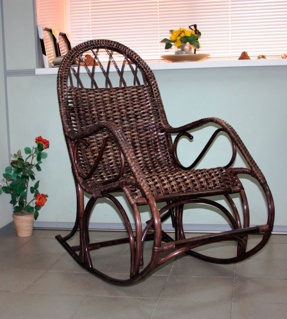 Фото плетеного кресла качалки