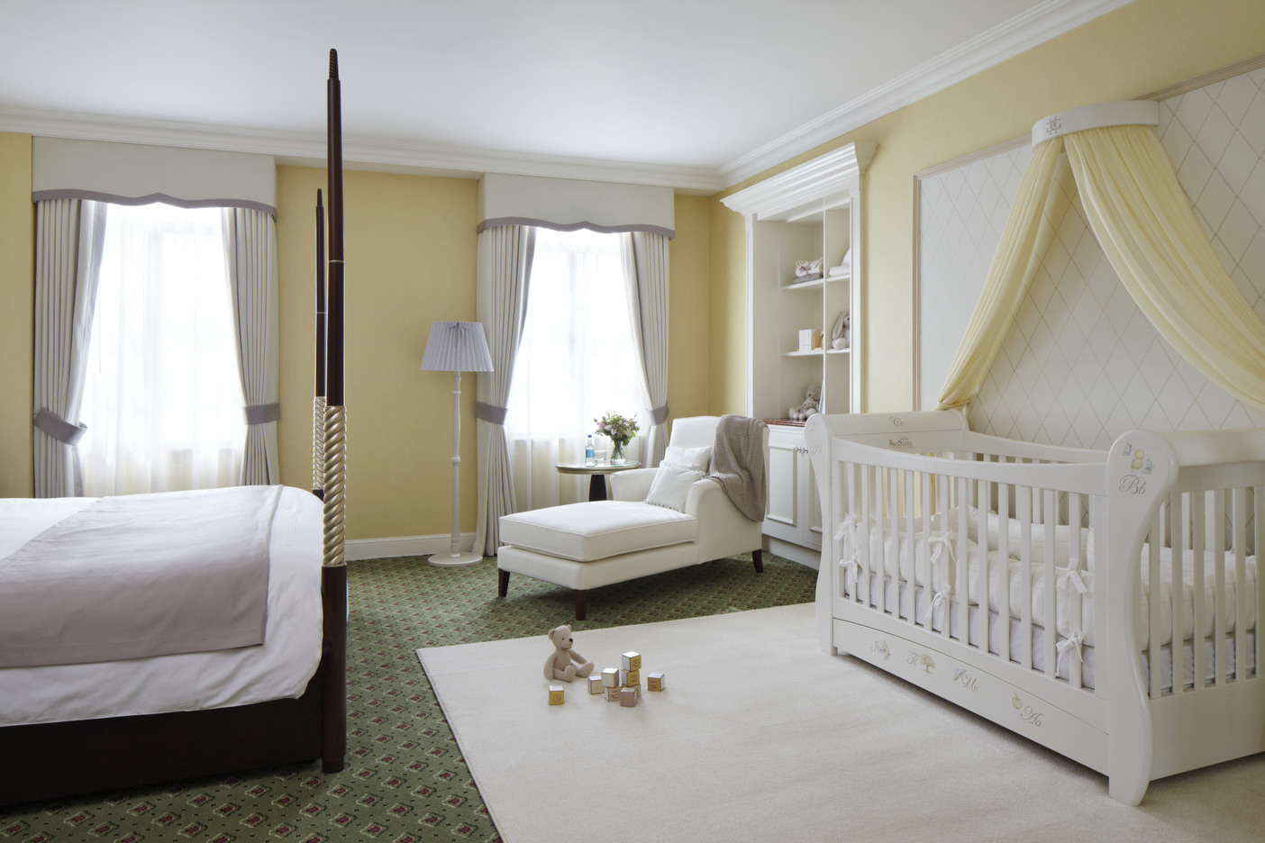 Идеи дизайна спальни с детской кроваткой