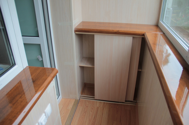 Шкафчики на балконе дизайн