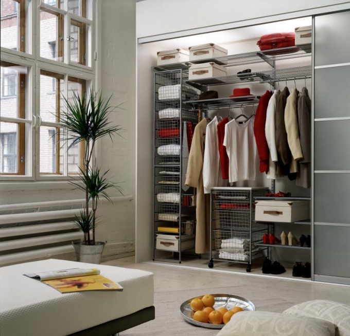Шкаф для одежды в современном стиле